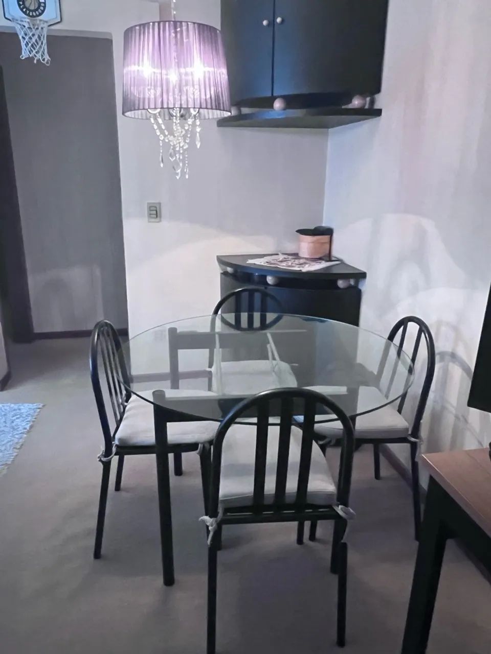 Mesa de jantar com 4 cadeiras