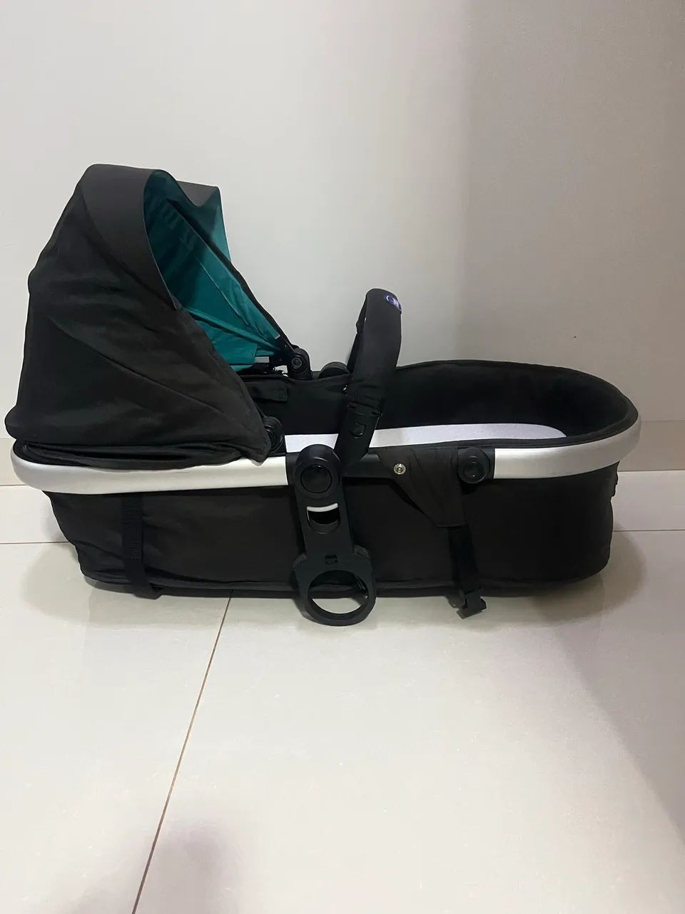 Carrinho de bebê e bebê conforto marca Chicco - Foto 2