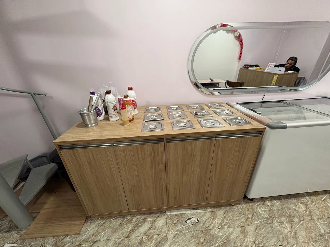 Expositor com bacias inox e lugares para guardar . - Foto 4