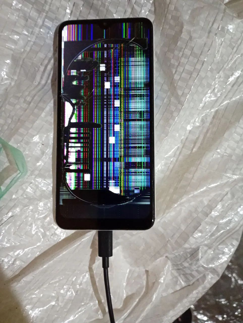 Samsung Galaxy A04s branco com capinha tela quebrada  - Foto 4