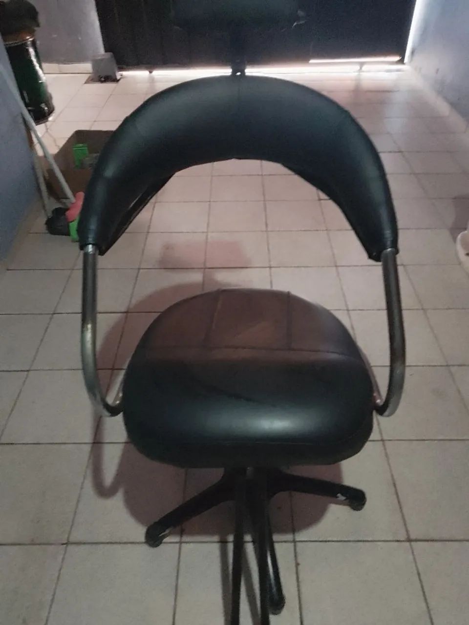 Vendo cadeira de barbearia barato  - Foto 5