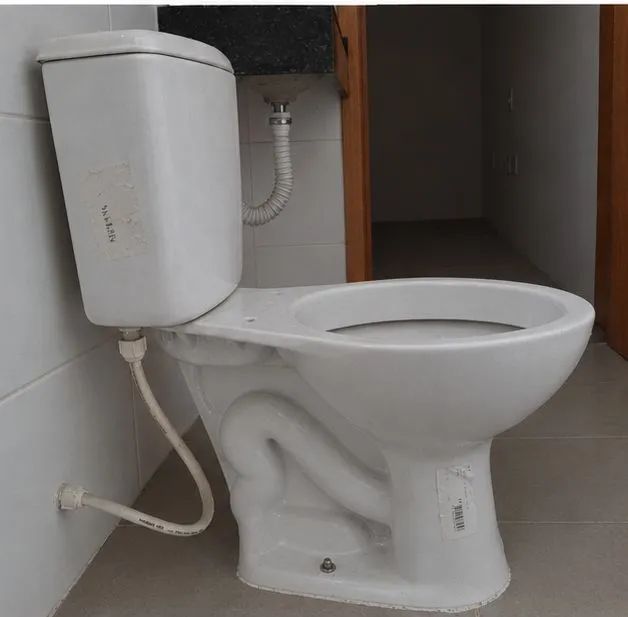Vaso sanitário da deca com caixa aclopada sem uso - Foto 3