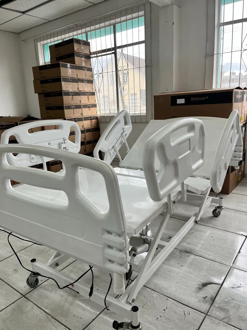 Cama hospitalar  Luxo motorizada 
