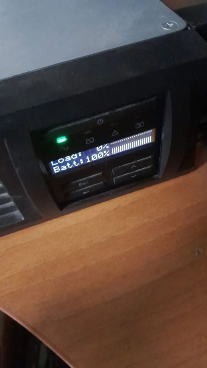 Nobreak SMT2200I2U-BR 220V - APC Smart-UPS, Line Interactive, 2200VA, Rackmount  - Foto 5