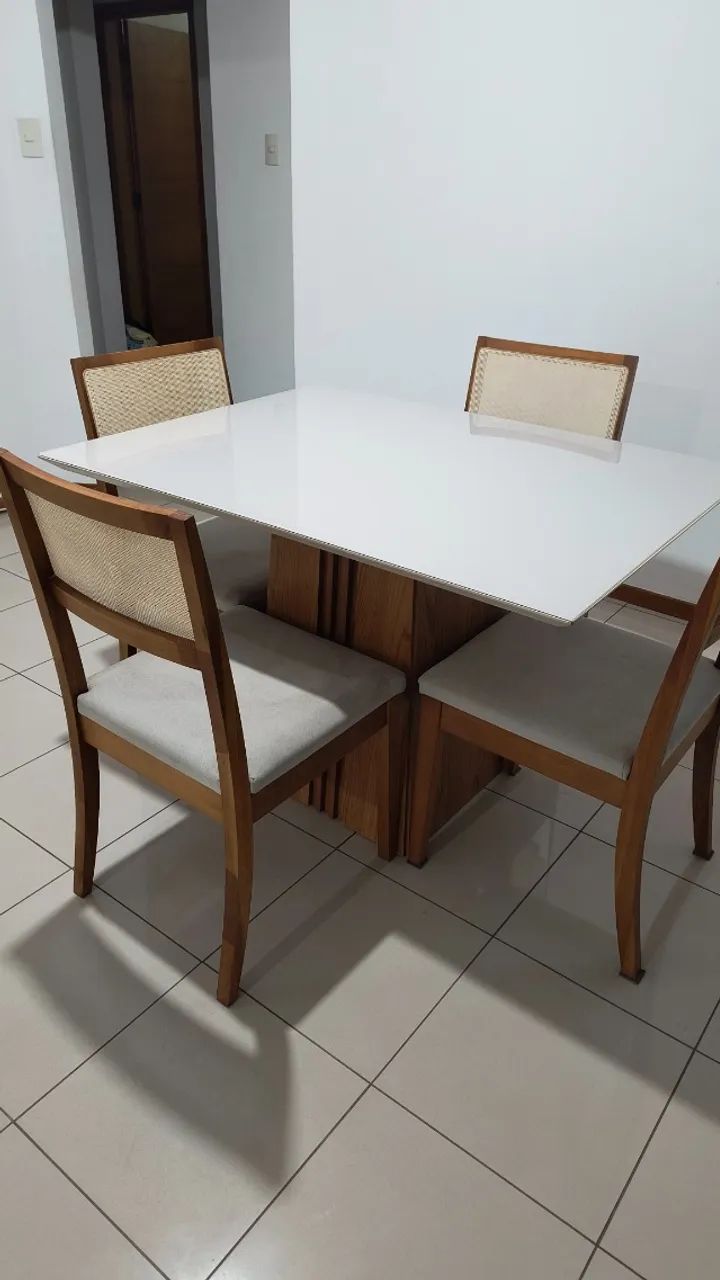 Mesa de Jantar Retangular com 4 cadeiras