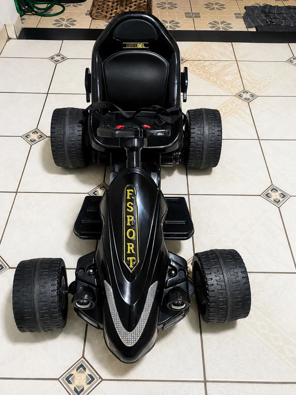 Carrinho elétrico (com defeito) 