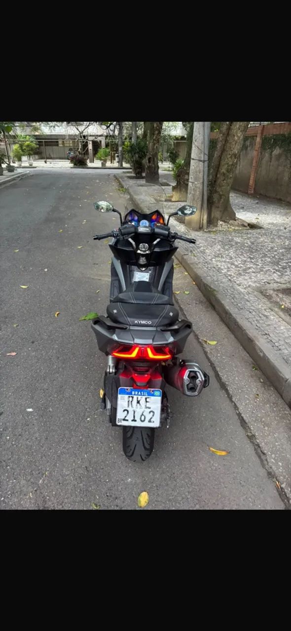 AK 550 com baixo km e impecável 