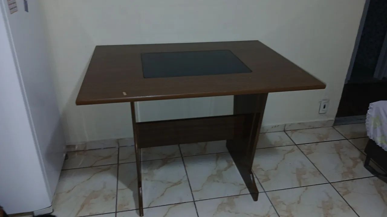 Mesa aspecto madeira
