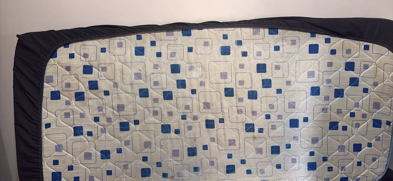 Vendo cama baú solteiro 