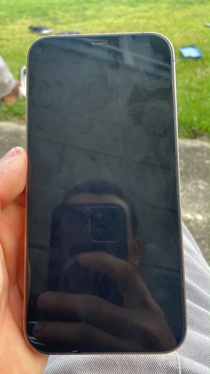 Vendo iPhone 12 Pro Max em excelente estado de conservação.