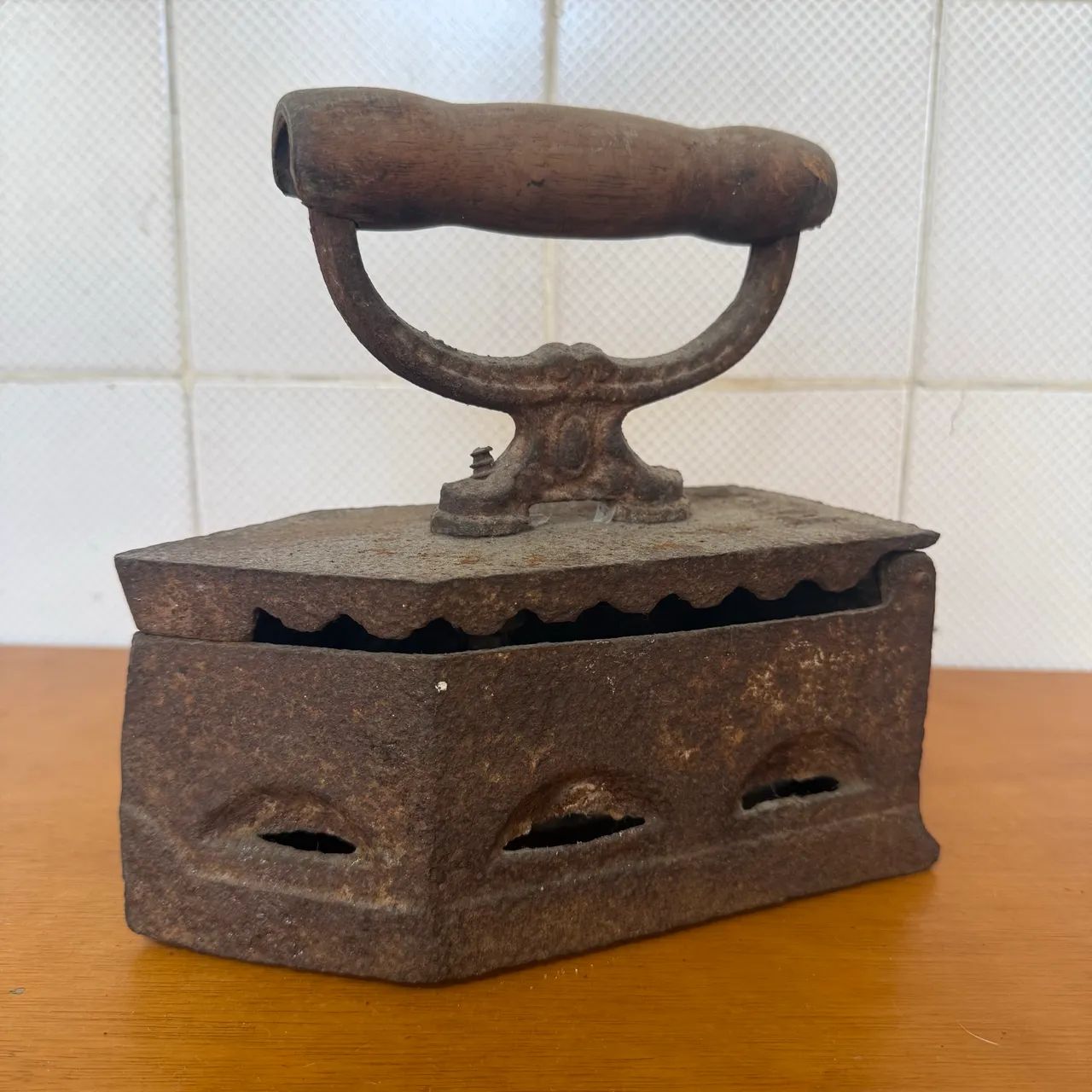 Ferro de passa roupa Antiguidade  - Foto 2