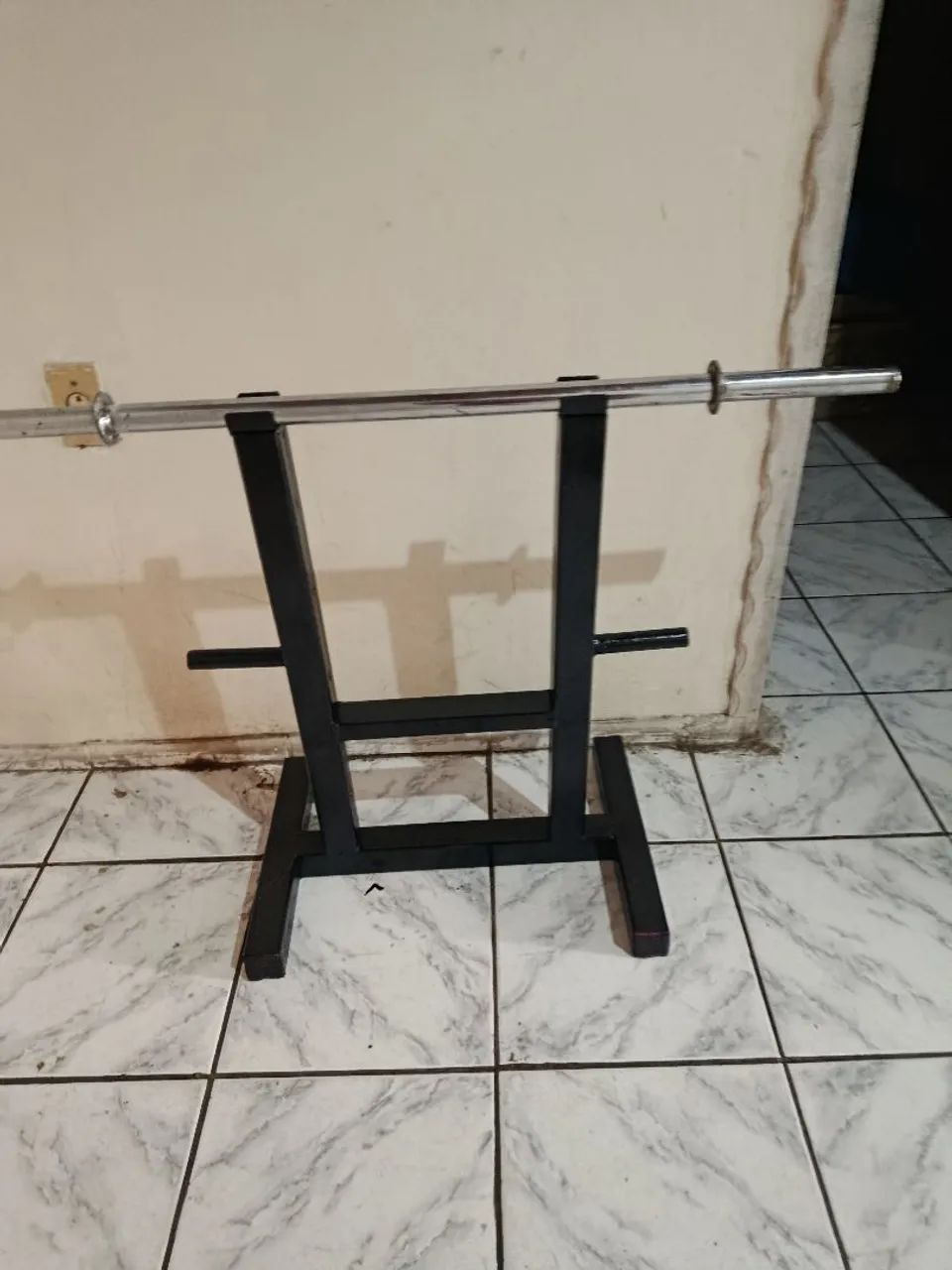 Cavalete com barra maciça de braço 