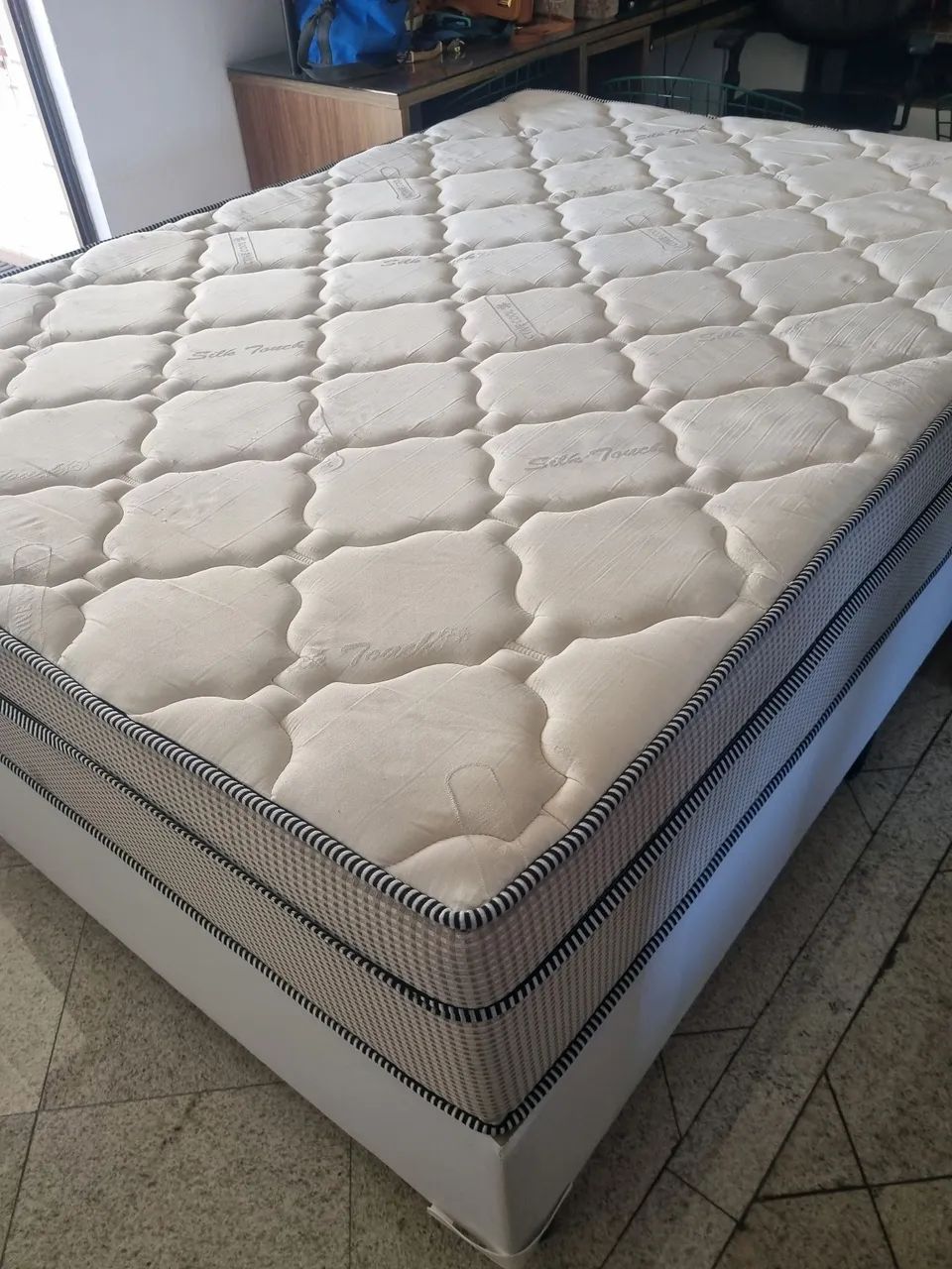 Vendo cama box casal. 