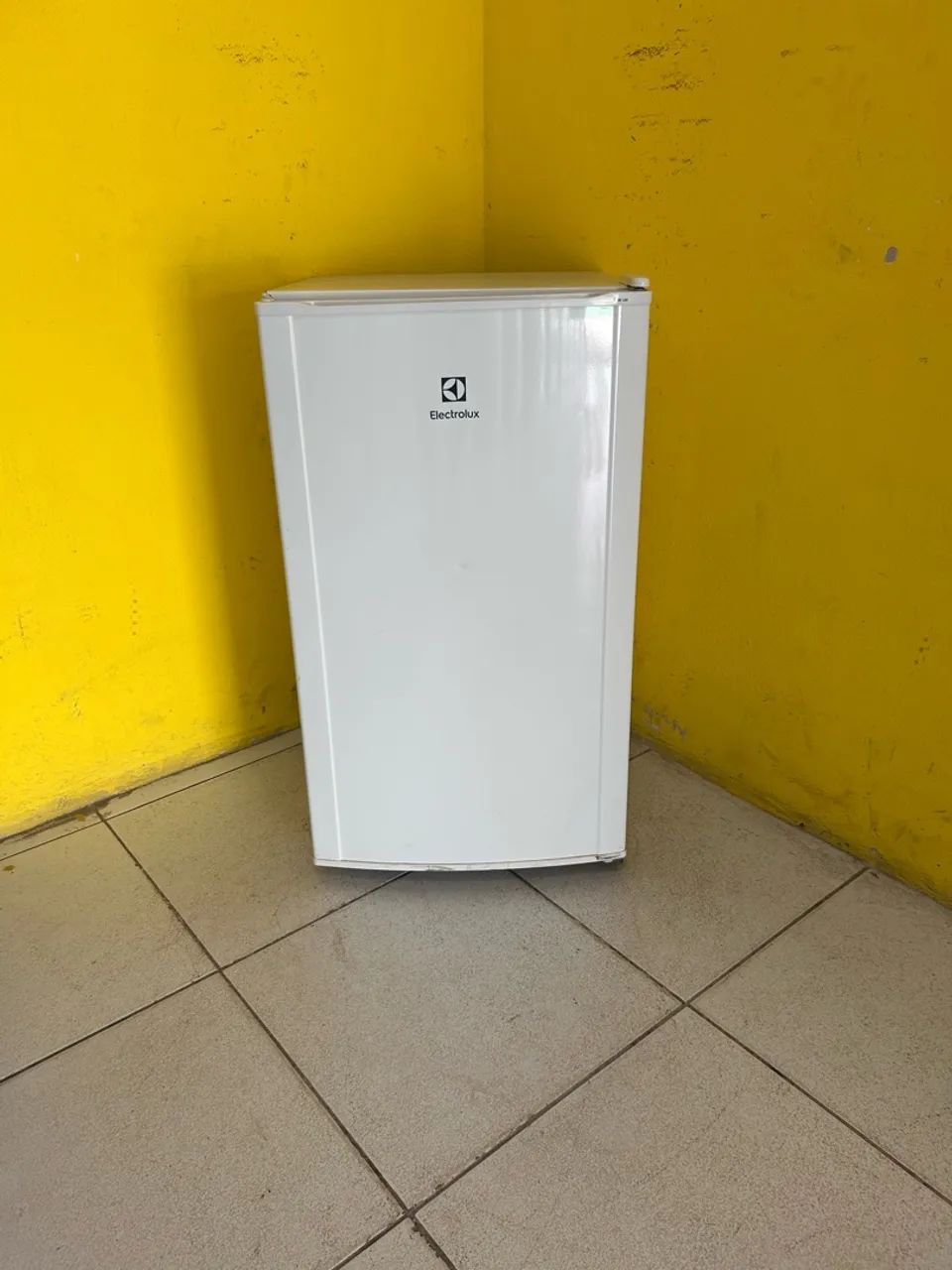 Frigobar Electrolux 