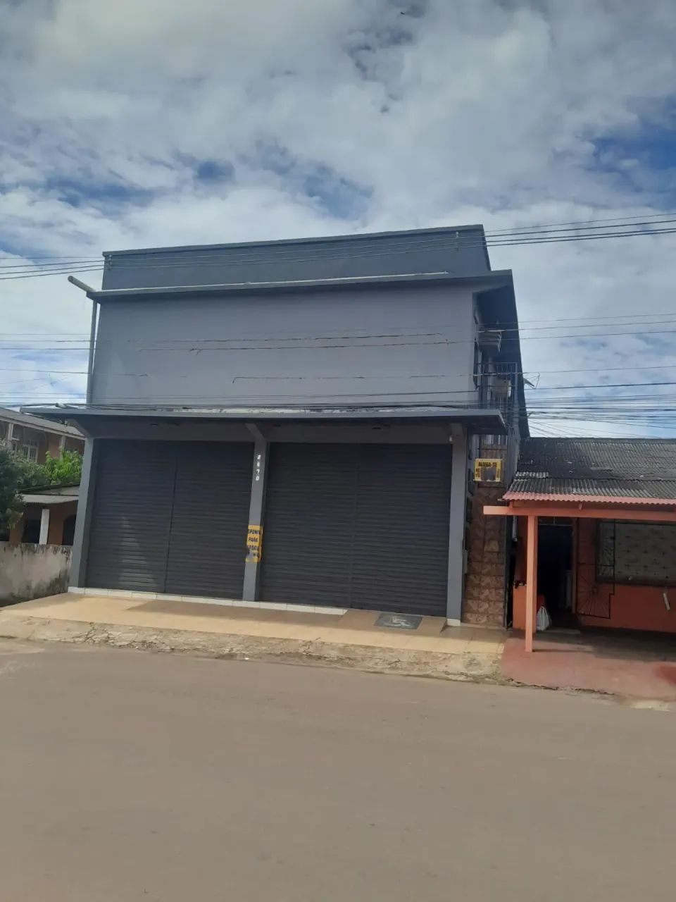 Prédio Comercial em Itacoatiara com 500m²