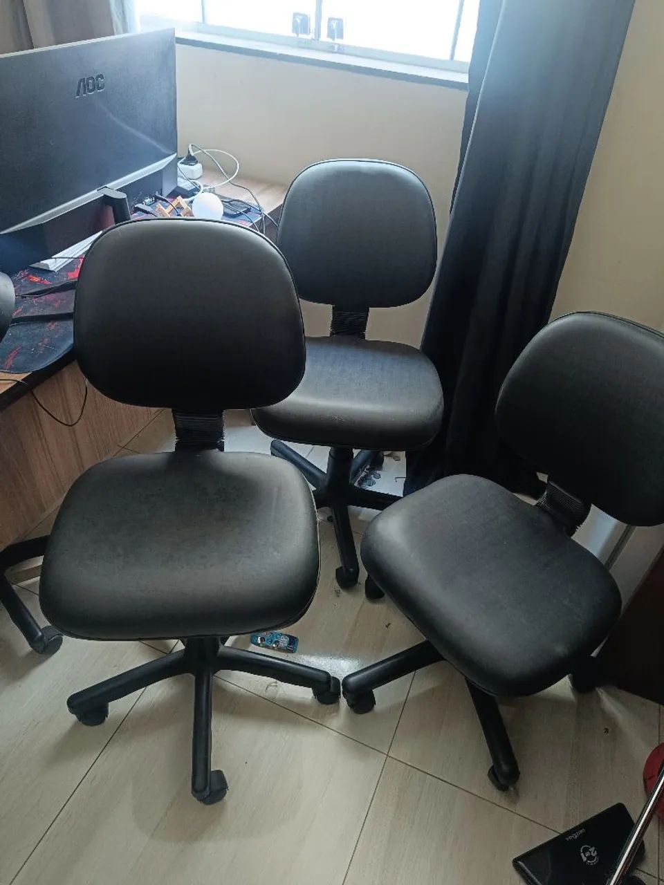 Móveis para escritórios , monitores . 