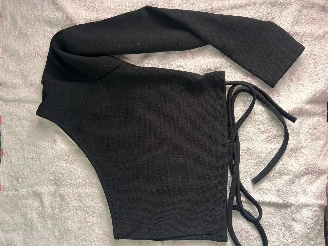 Cropped De uma manga longa preto