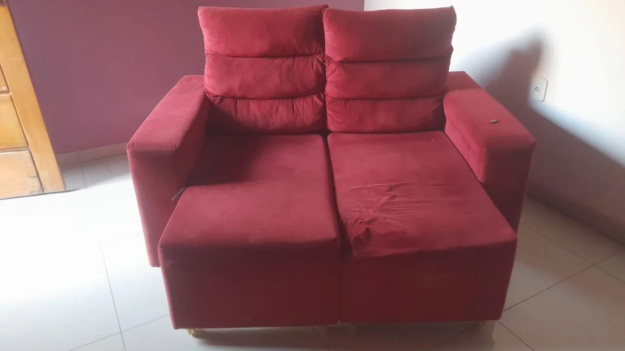 Vende-se uma sofá 2 lugares seminovo novo - Foto 4