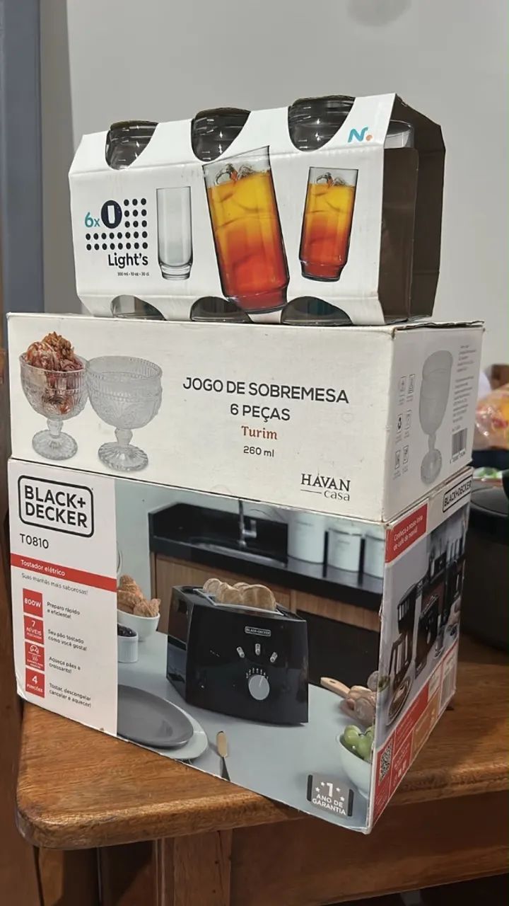 Torradeira, copo, taça de sobremesa