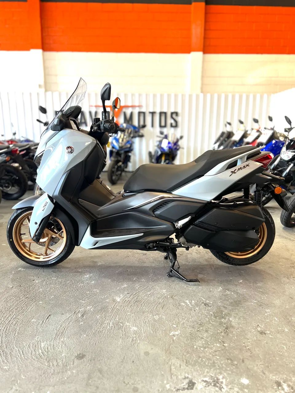 XMax 300 cinza - Foto 4