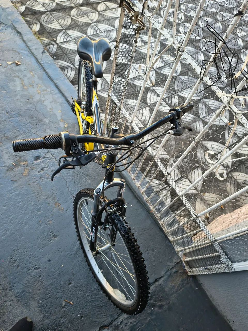 Bicicleta Track aro 26 com suspensão  - Foto 3