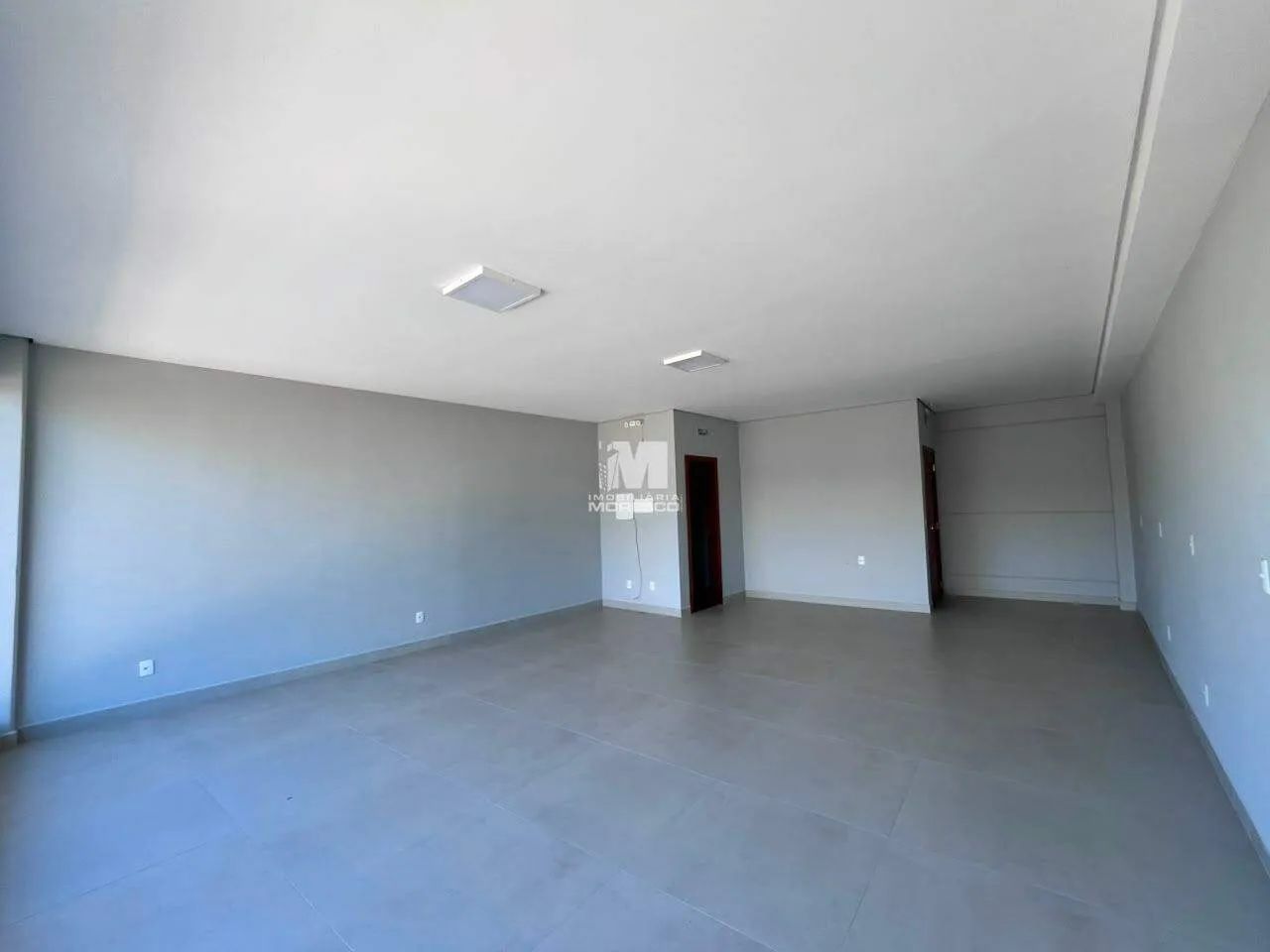 Sala comercial no centro de Guabiruba! - Foto 3