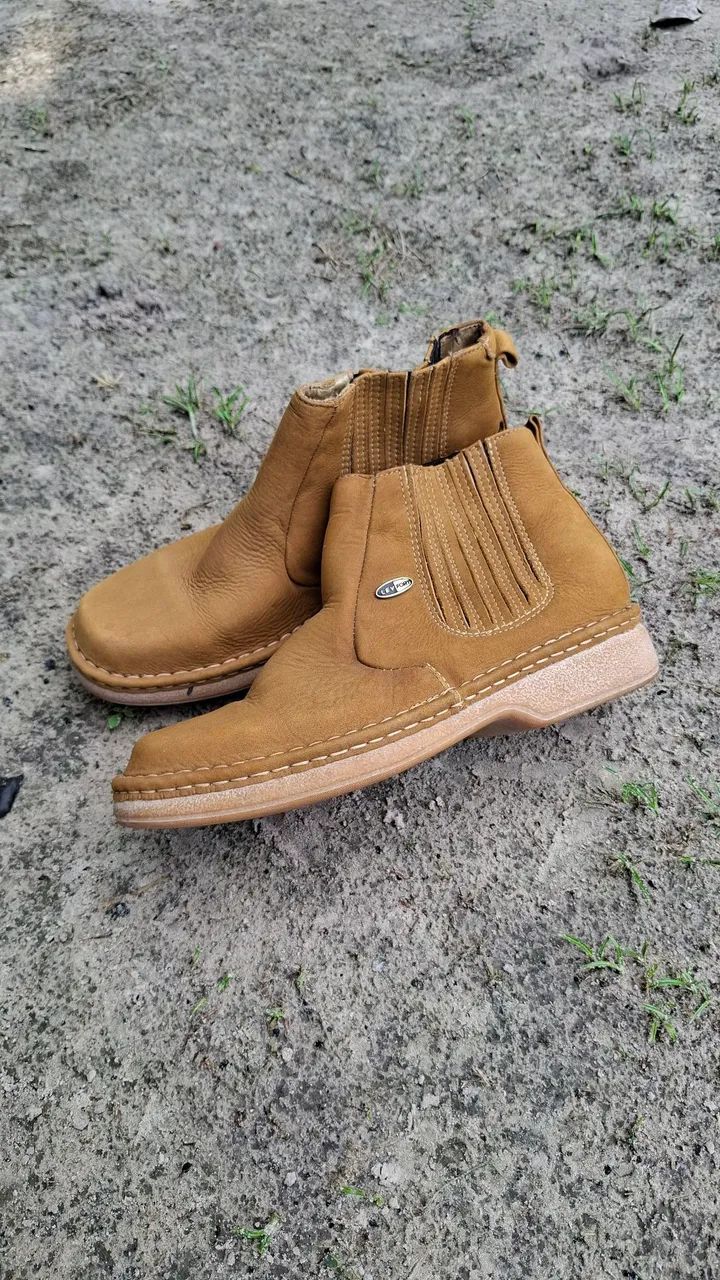 Botas de couro nunca usadas  - Foto 4