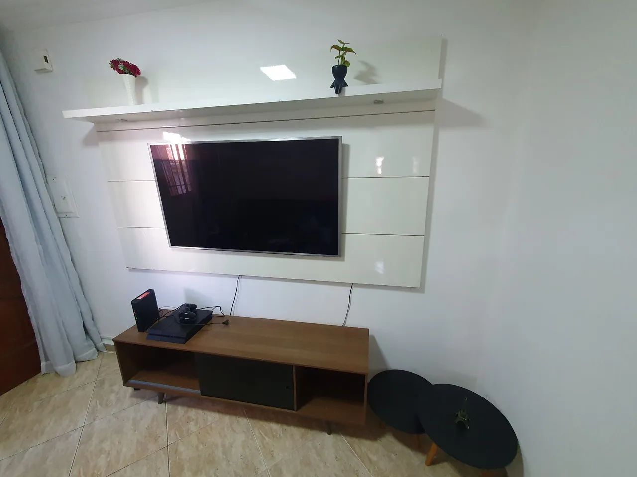 Painel, rack e mesa de centro