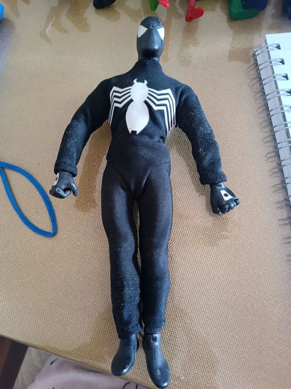 Homem aranha Black suit tecido Hasbro 