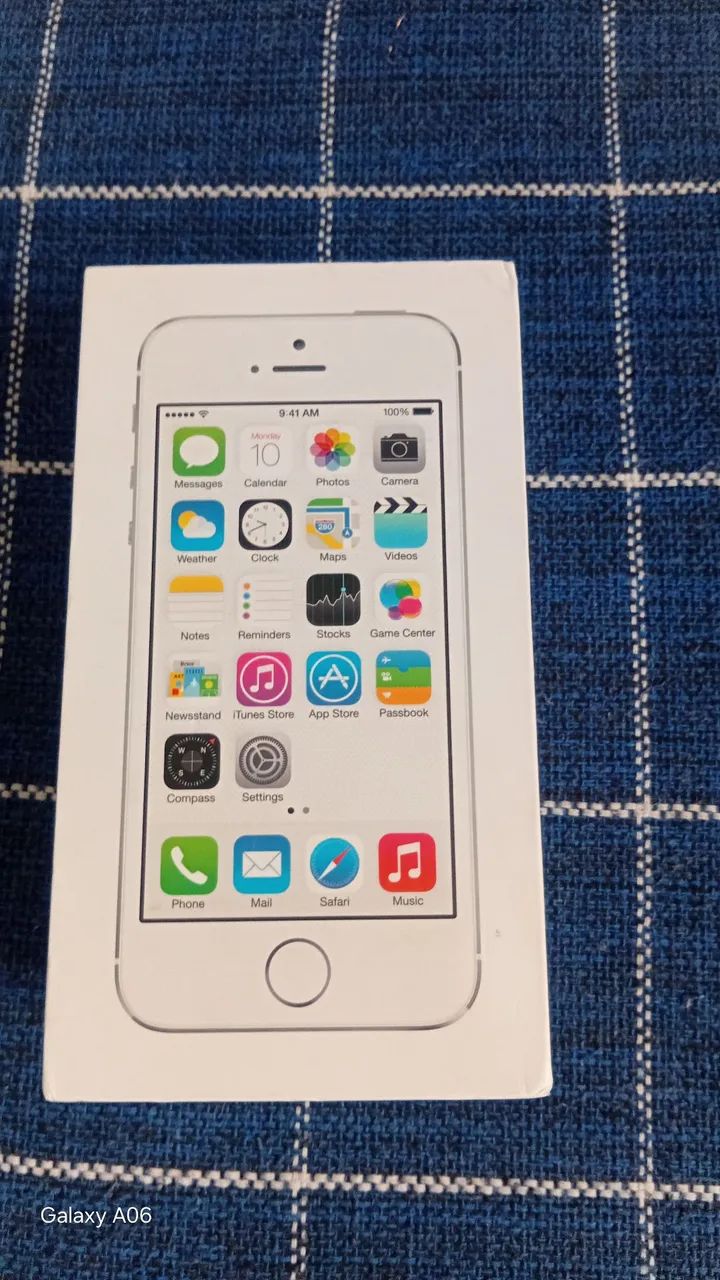 Iphone 5s com defeito com caixa e ums acessórios 