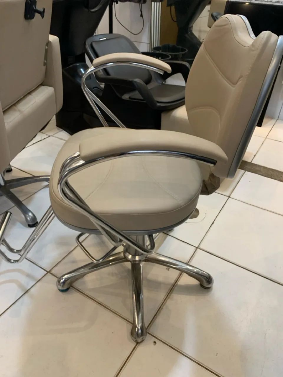 Vendo uma cadeira de maquiagem cabeleireiro - Foto 3