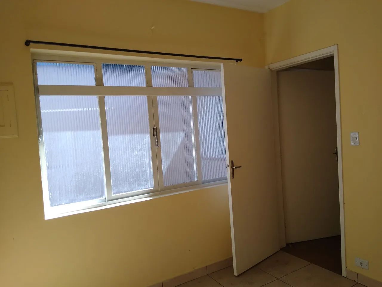Casa térrea de fundos com 1 dormitório  - Foto 2