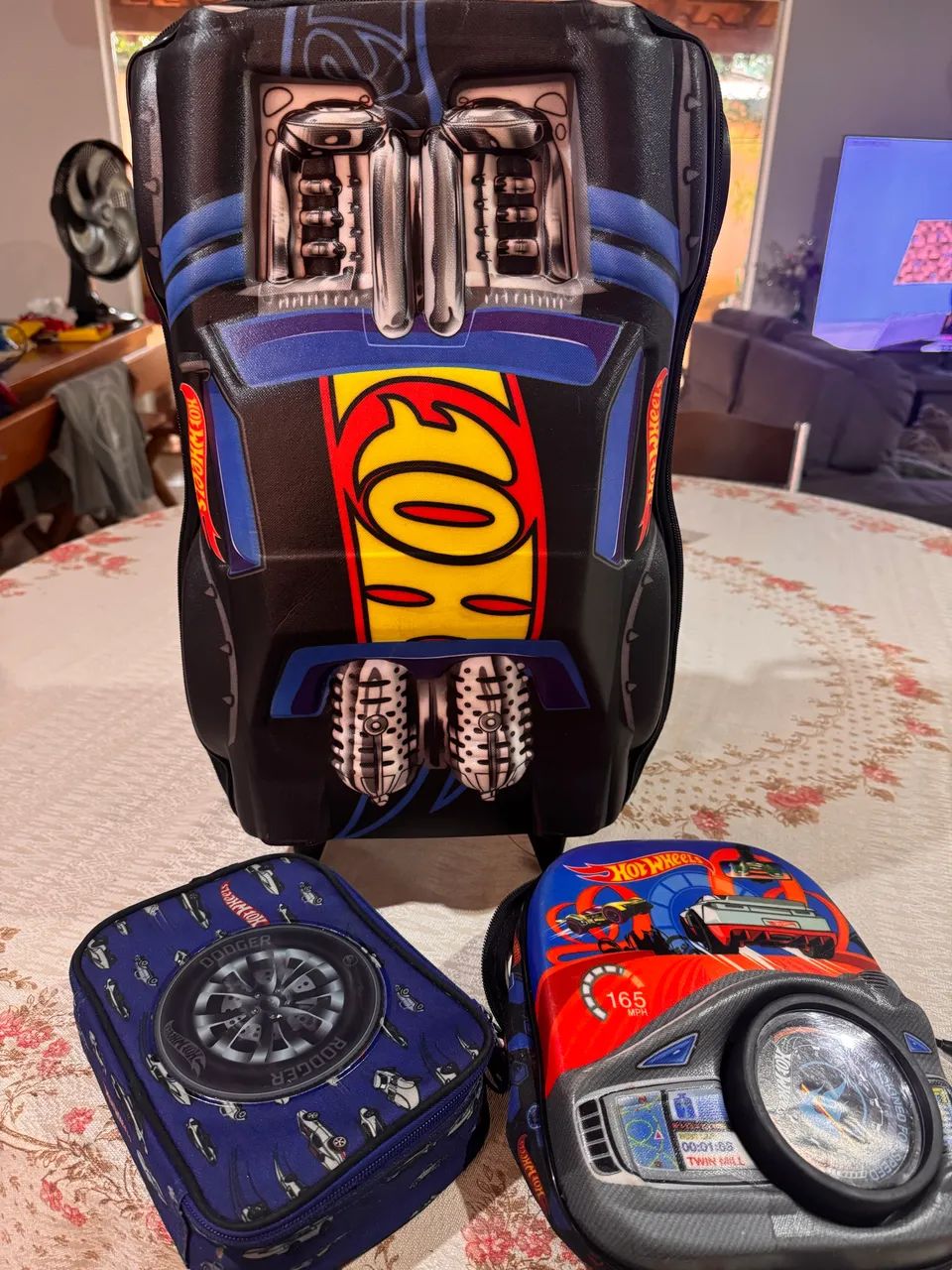 Kit de mochila, lancheira e estojo hotwheels 3 D - Foto 2