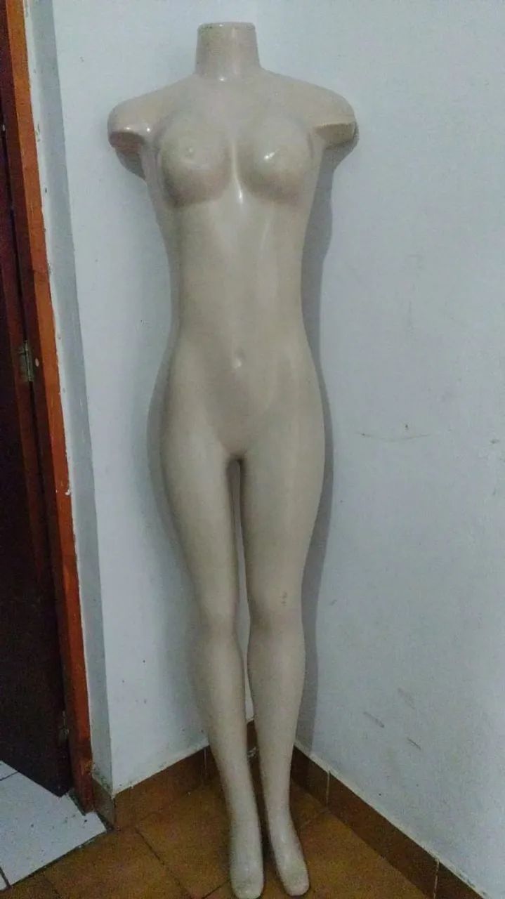 MANEQUIM FEMININO DE CORPO INTEIRO 