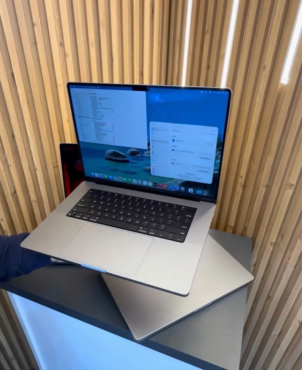 MACBOOK PRO 16-INCH