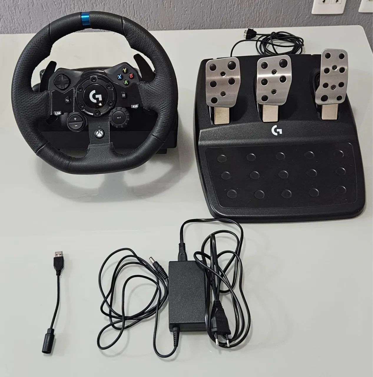 Volante Logitech G923 para XBOX XIS, ONE e PC