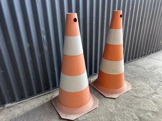 Vendo 2 cones para estacionamento, 80cm altura.  - Foto 2