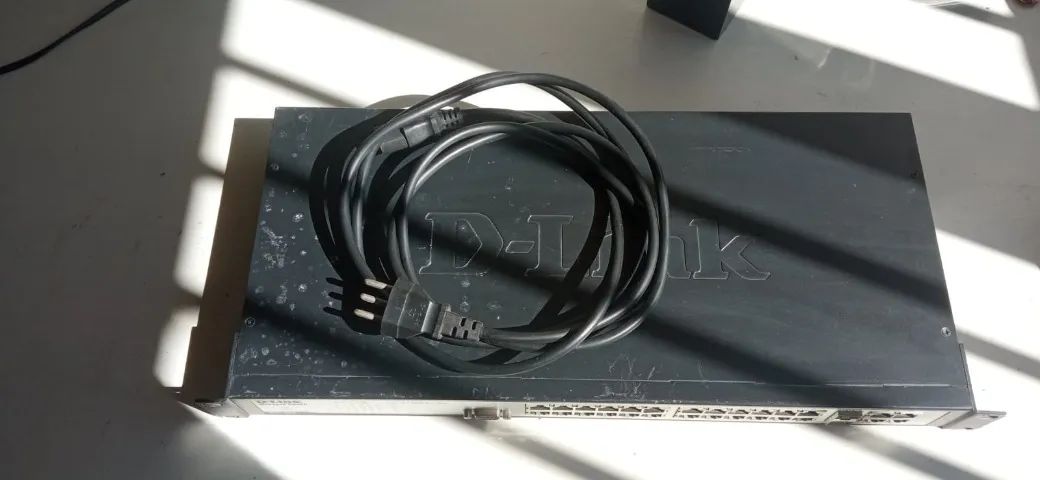 switch d link des 3028 com 28 portas usado  - Foto 2