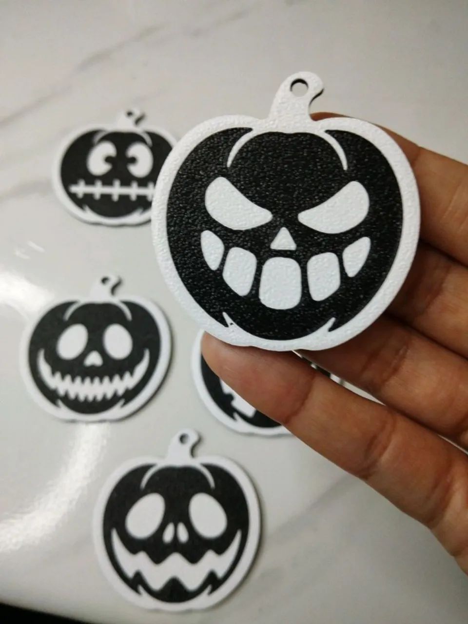 chaveiros halloween abóbora - Foto 4