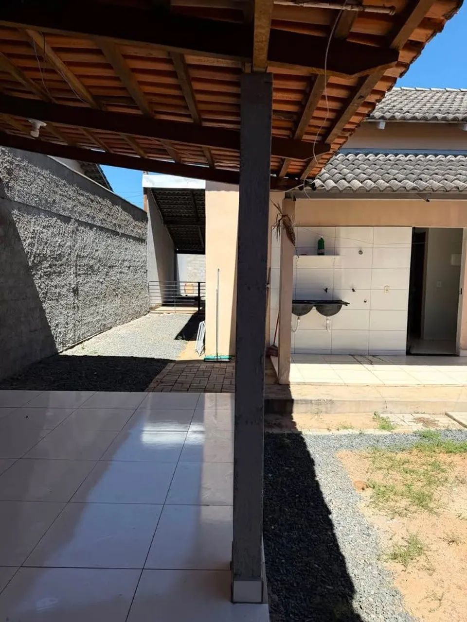 .CASA COM QUINTAL E GARAGEM - Foto 3