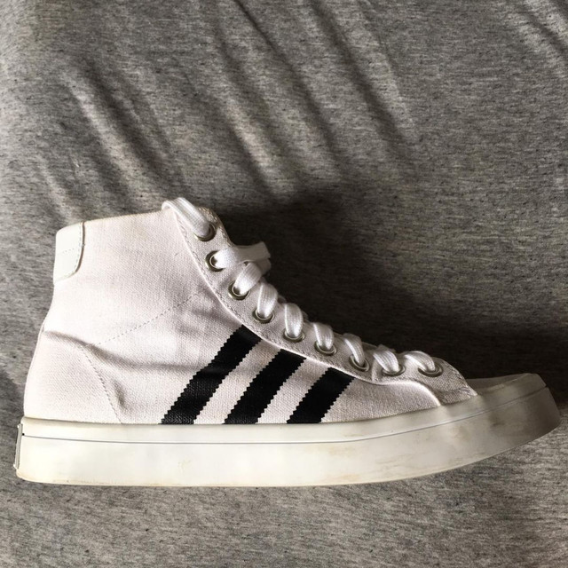 tênis adidas cano médio