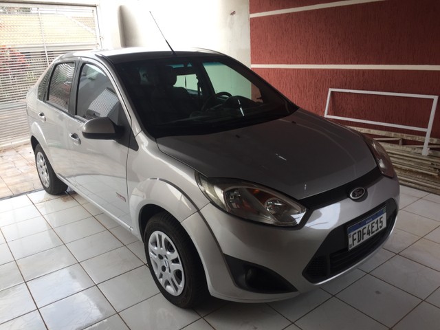 FISTA SEDAN 13 1.6 COMPLETO IMPECÁVEL