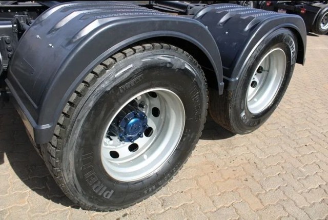 FORD CARGO 1933 6X2 2012/2013.