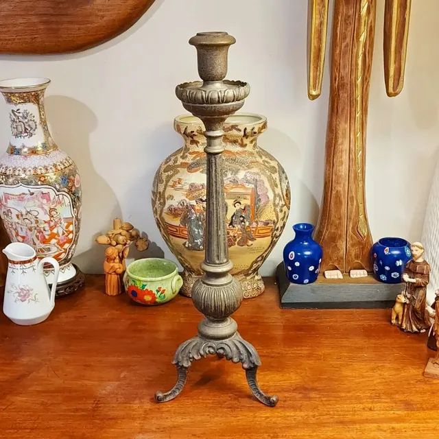 Antigo tocheiro em bronze