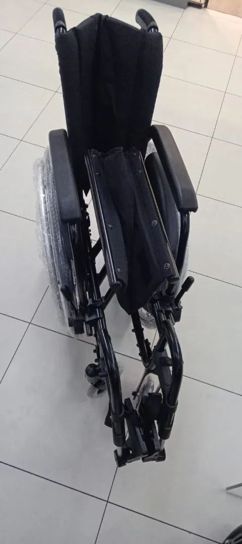 CADEIRA DE RODAS DE ALUMÍNIO.  - Foto 5