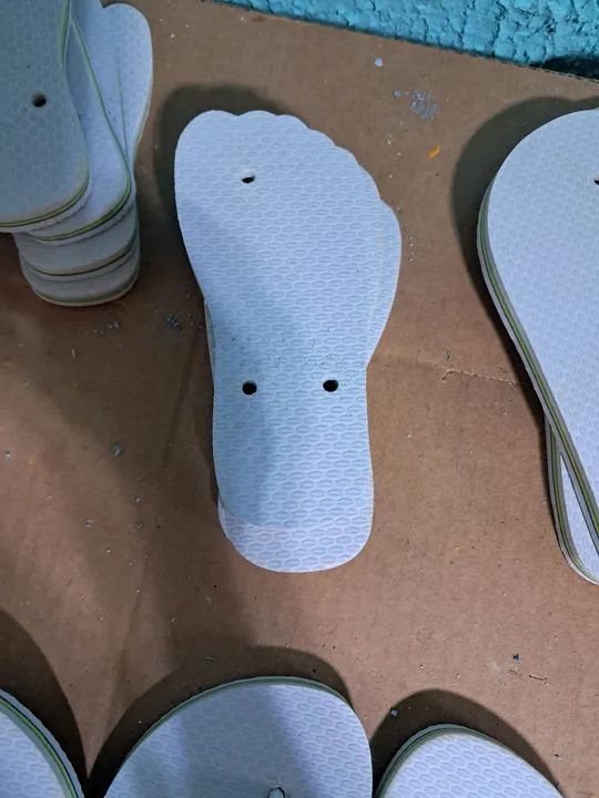 Chinelos tradicionais e rasteirinhas - Foto 4