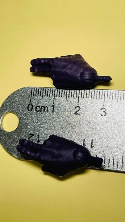 1 par de mãos p/ customização de bonecos escala 18 cm - ideal p/ custom - Foto 2