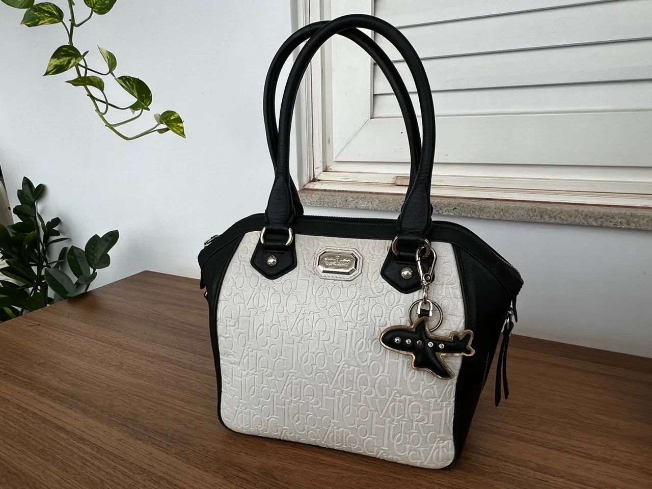 Bolsa feminina Victor Hugo 