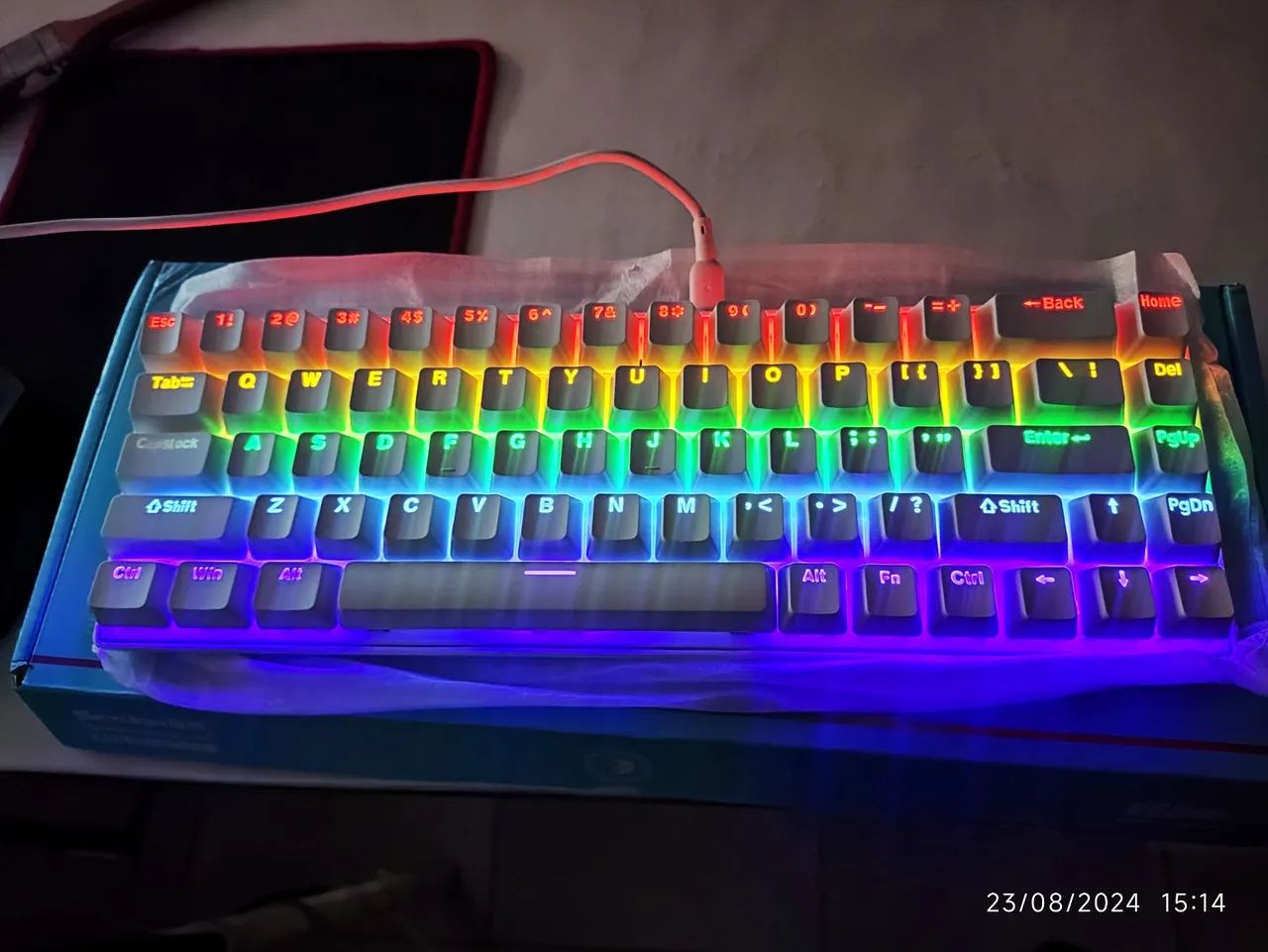Teclado mecânico SKYLION 60% sitwch vermelho e azul - Foto 2