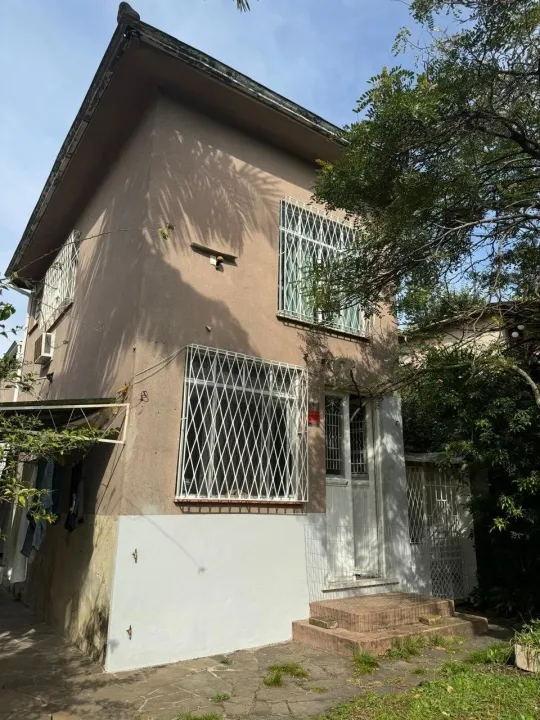 Raridade na Cidade Baixa: Casa antiga com manutenção em dia e plenas condições de moradia